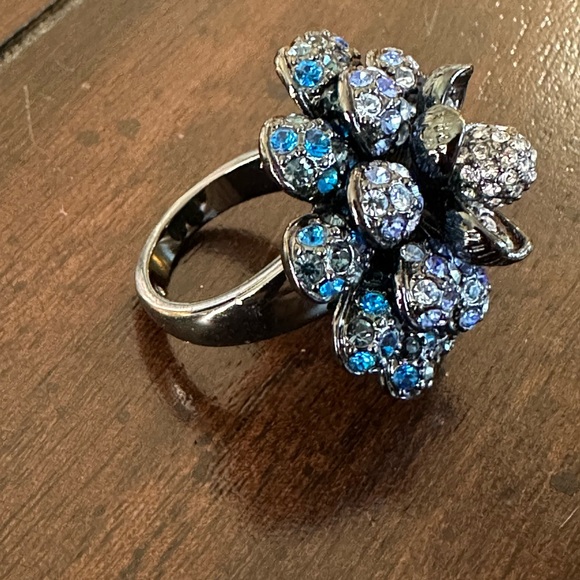Joan Rivers Blue Pave and Clear Rhinestone Flower Set in Gunmetal. Size 8. - Picture 10 of 11